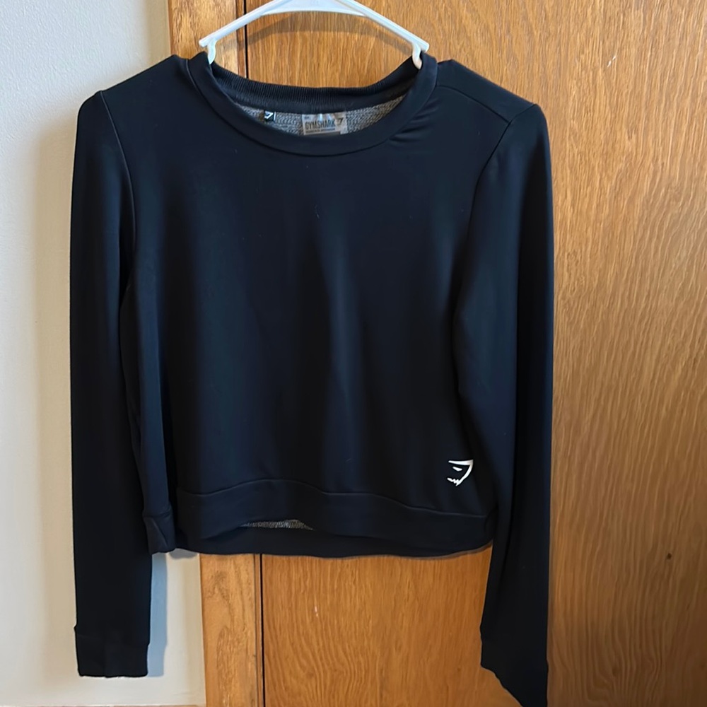 Crop gym shark top